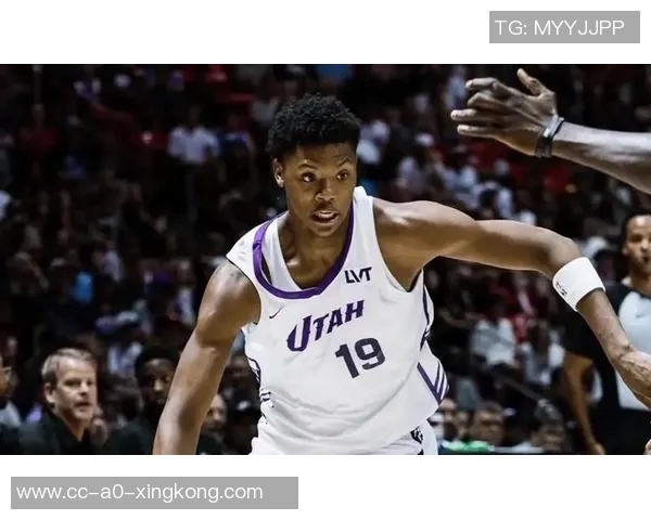 埃奇库姆表现出色近三场场均24分4板3助3断1封盖展现全面能力